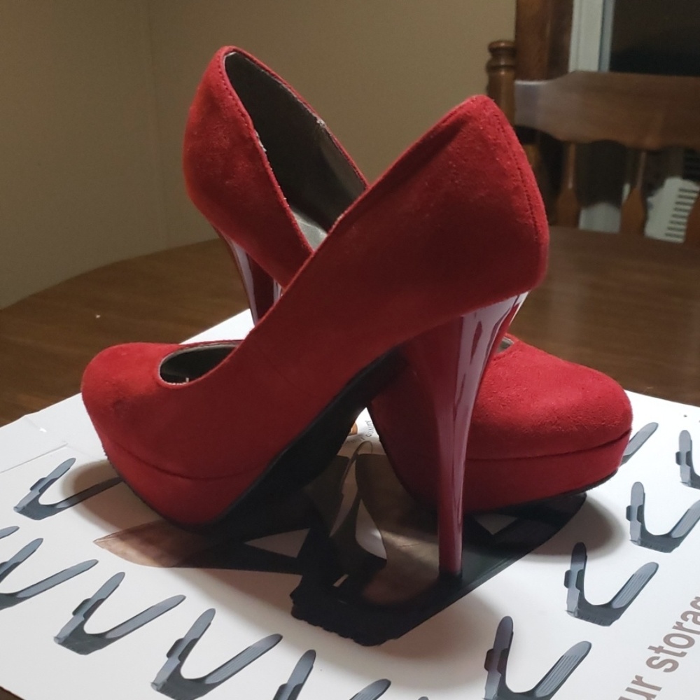 Red High Heels - Picture 2 of 4